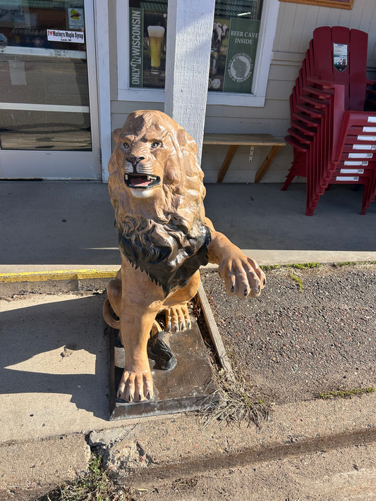 Lion Left Paw Up